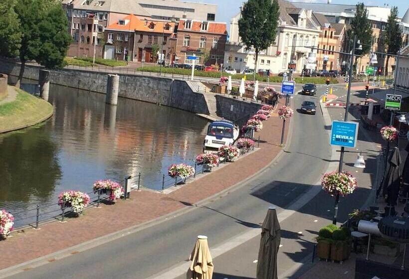 Отель En Grand Café De Pauw