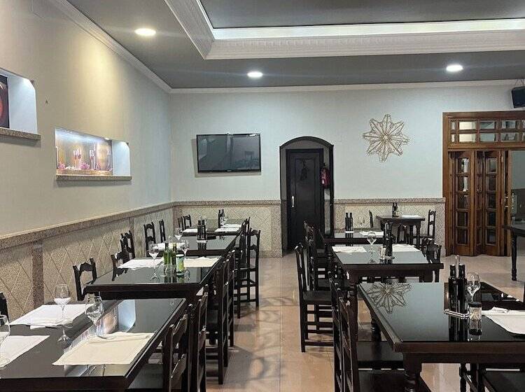 فندق Hostal Restaurante San Roque