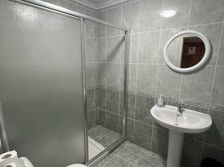 فندق Hostal Restaurante San Roque