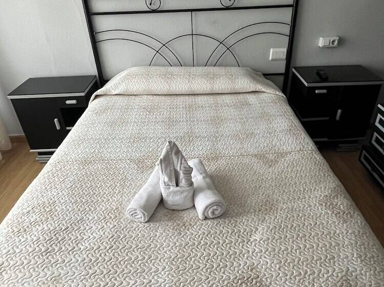 فندق Hostal Restaurante San Roque