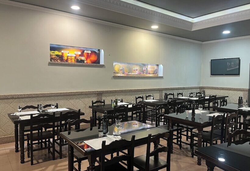 فندق Hostal Restaurante San Roque