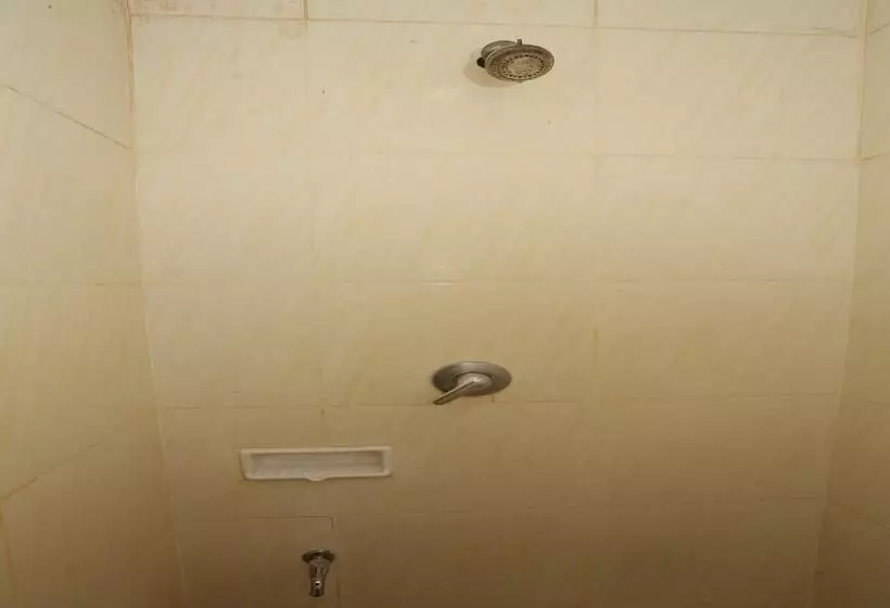 ホテル Spot On 93908 Angel Guest House