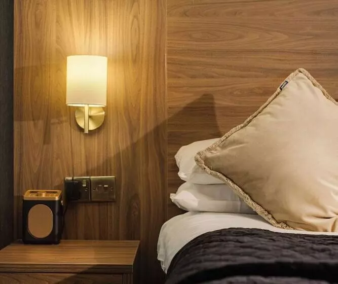 Hotelli The Seven Chester