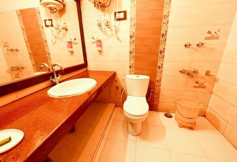 酒店 Seven Heavaen Luxury Villa !! Manali