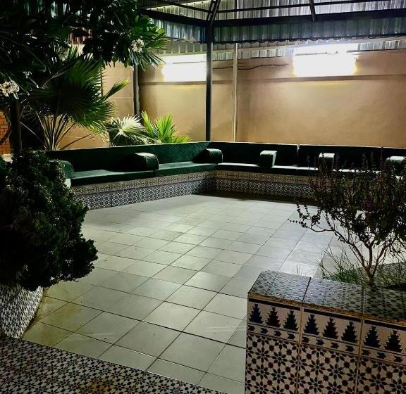 ユースホステル شاليه غزال Ghazal Chalet