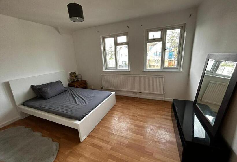 펜션 Waltham Cross Rooms