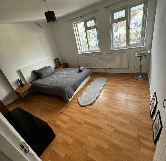 펜션 Waltham Cross Rooms