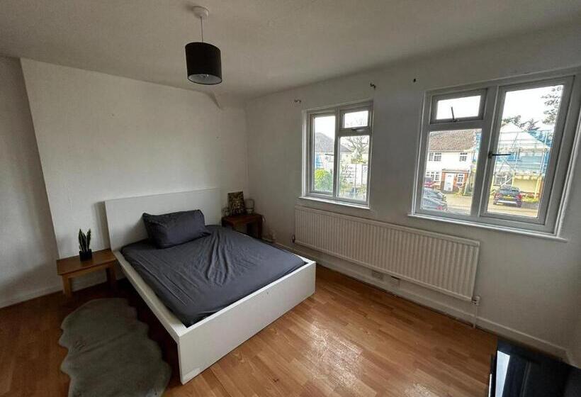 펜션 Waltham Cross Rooms