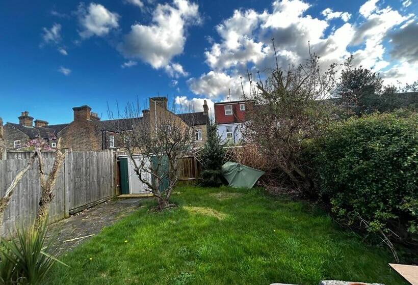 펜션 Waltham Cross Rooms