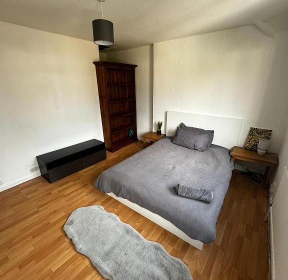 펜션 Waltham Cross Rooms