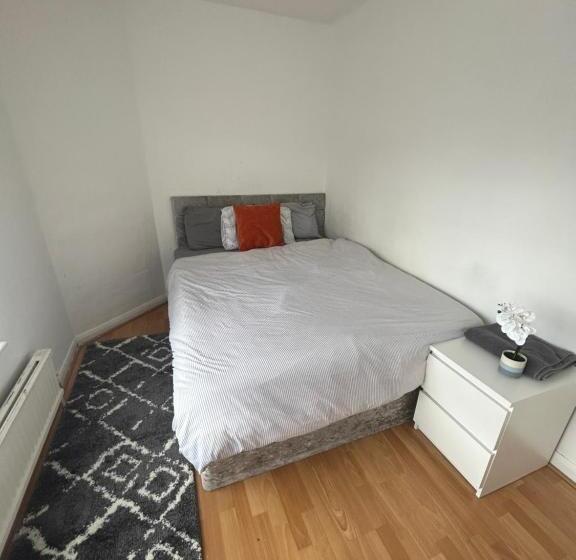 펜션 Waltham Cross Rooms