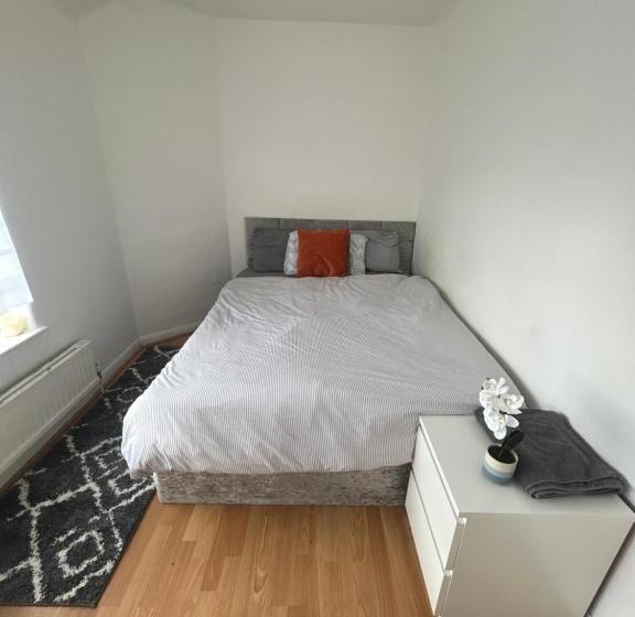 펜션 Waltham Cross Rooms