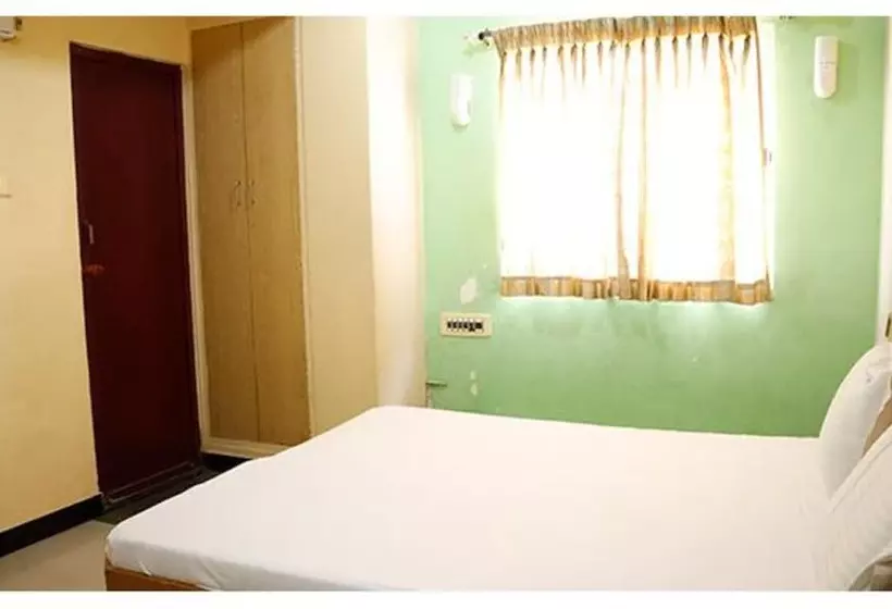ホテル Sivabhagya Annexe