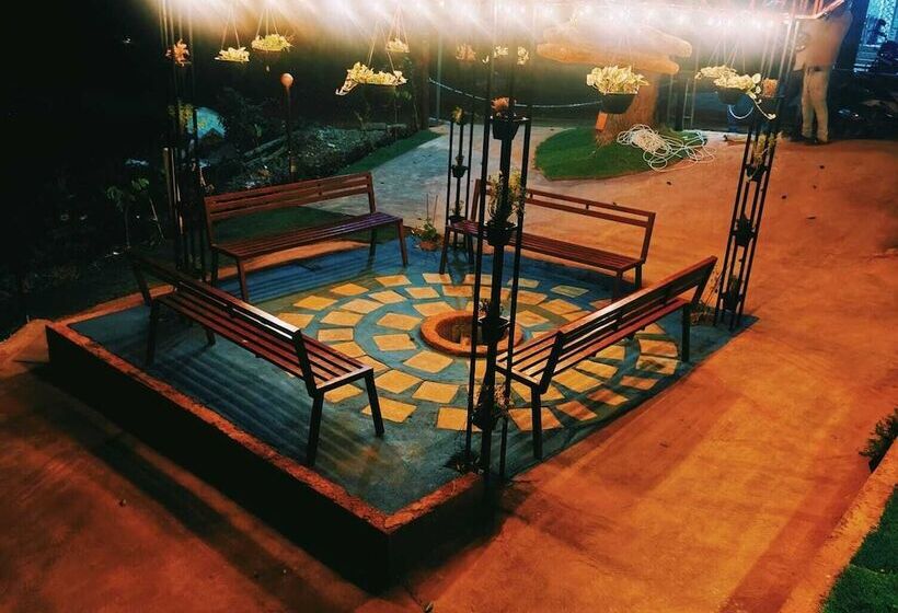 Otel Mannath Private Pool Villas At Vellarimala