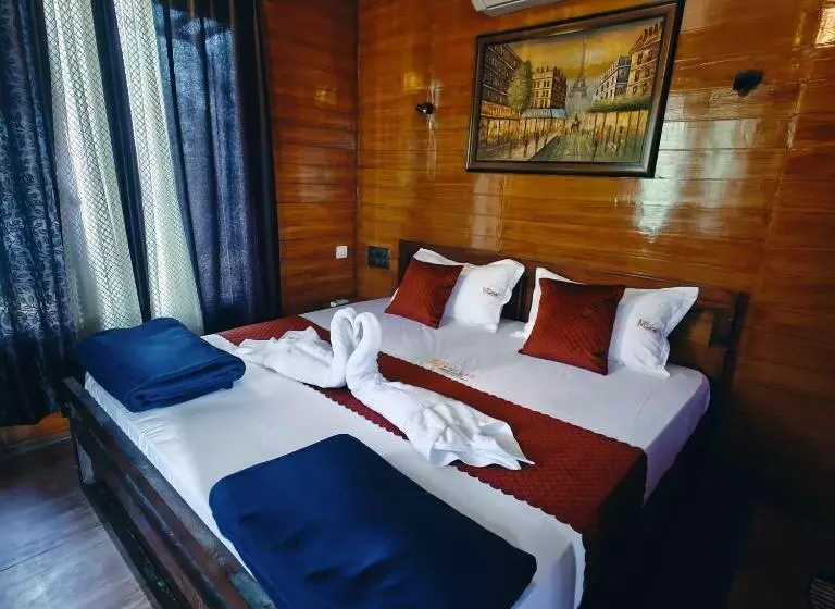 Hotelli Mannath Private Pool Villas At Vellarimala