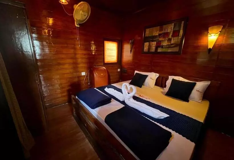 Hotelli Mannath Private Pool Villas At Vellarimala