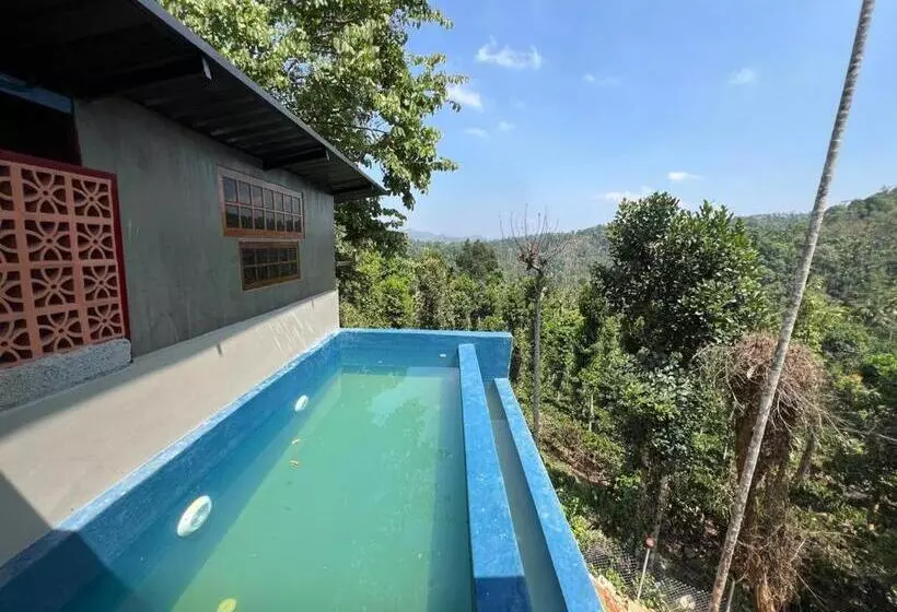 Hotelli Mannath Private Pool Villas At Vellarimala