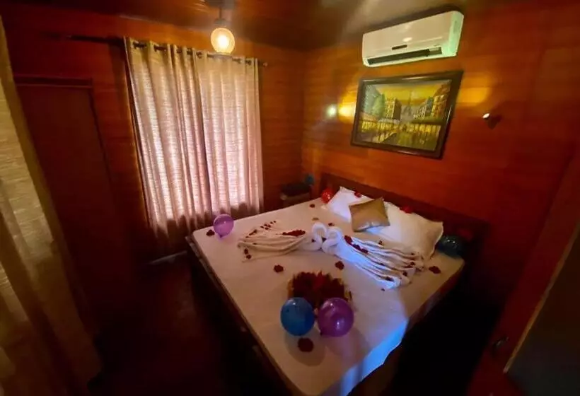 Hotelli Mannath Private Pool Villas At Vellarimala