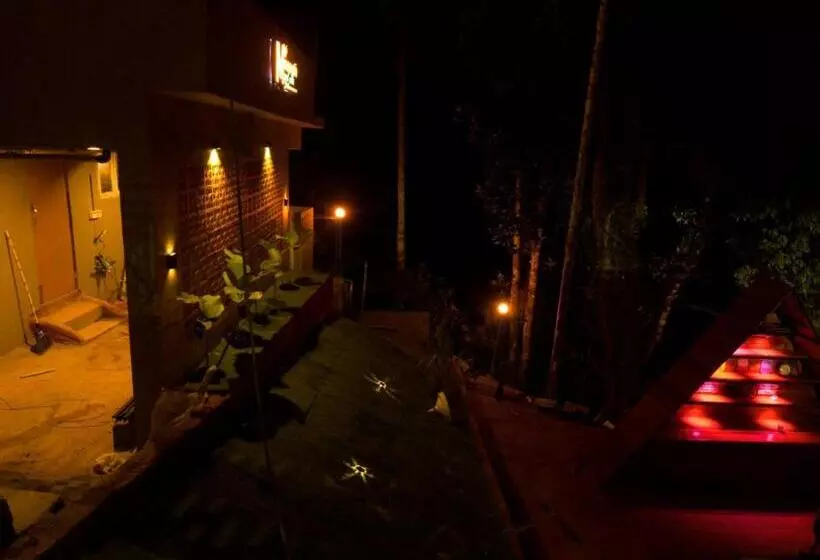 Hotelli Mannath Private Pool Villas At Vellarimala