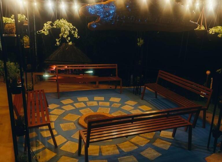 Otel Mannath Private Pool Villas At Vellarimala