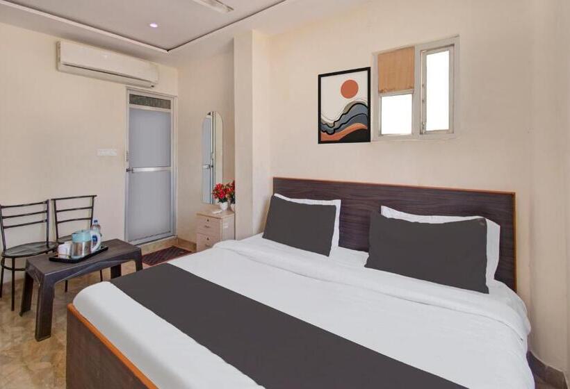 בית מלון כפרי Oyo Samrat P Guest House