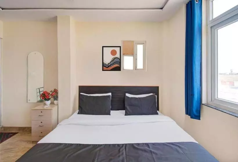 هتل Oyo Samrat P Guest House