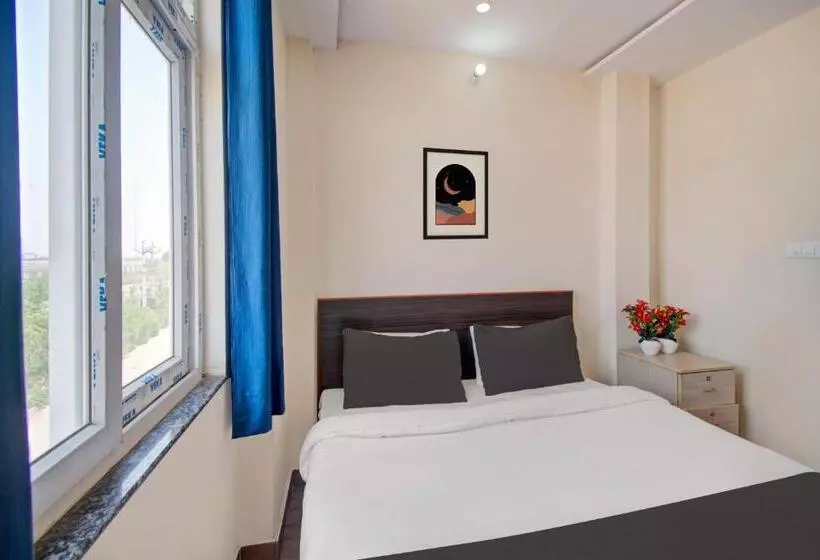هتل Oyo Samrat P Guest House