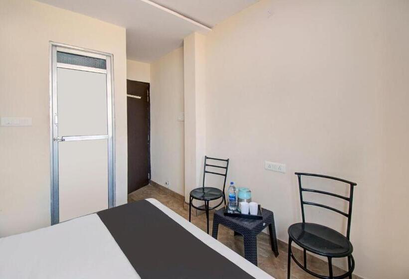 בית מלון כפרי Oyo Samrat P Guest House