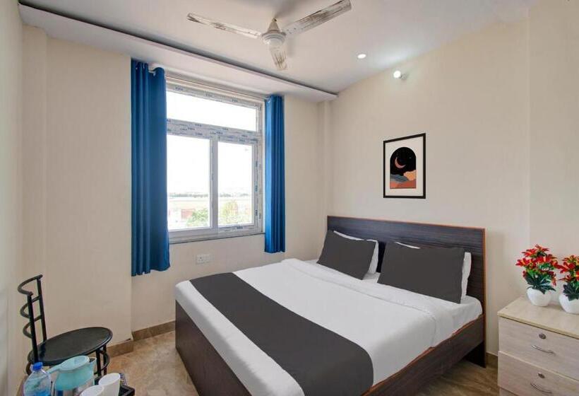 בית מלון כפרי Oyo Samrat P Guest House