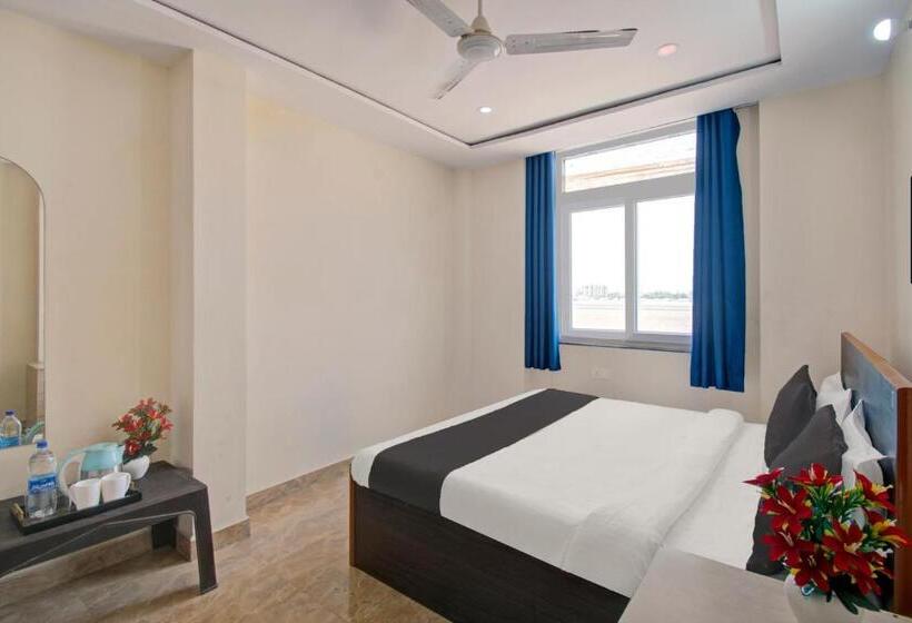 בית מלון כפרי Oyo Samrat P Guest House