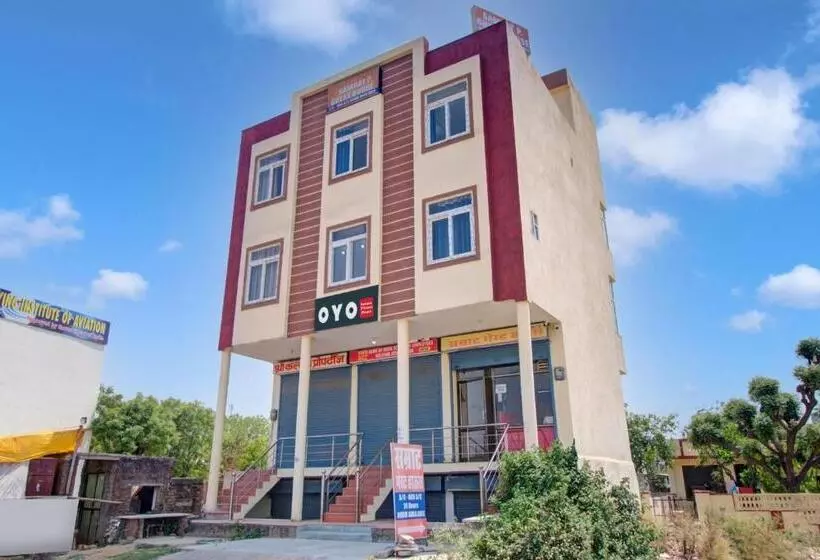 هتل Oyo Samrat P Guest House