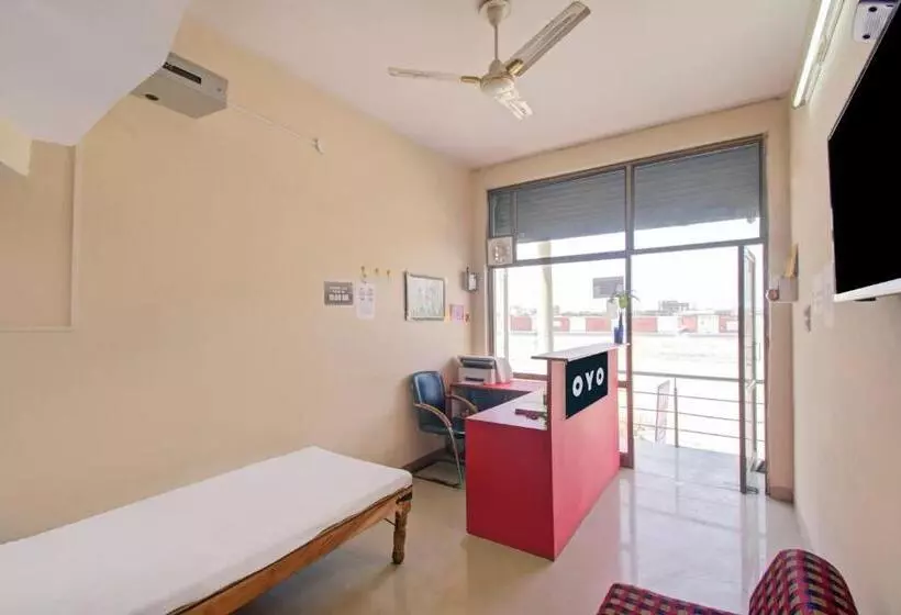 هتل Oyo Samrat P Guest House