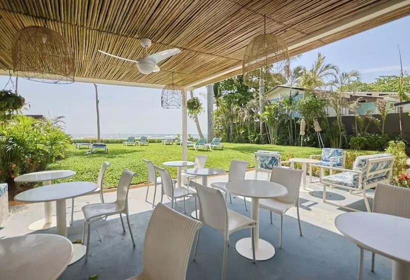 Hotelli Perla De La Playa Beachfront