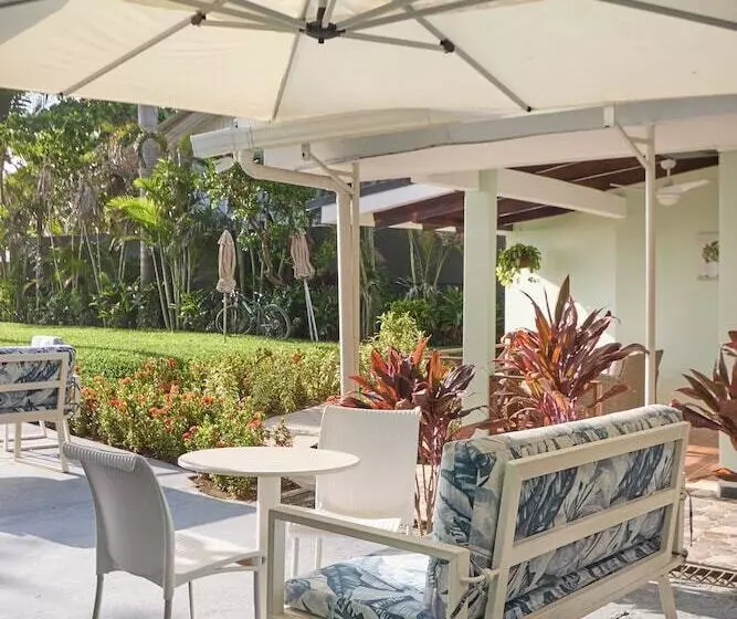 Hotelli Perla De La Playa Beachfront