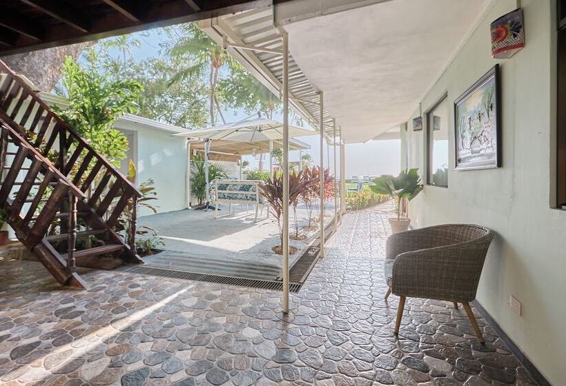 هتل Perla De La Playa Beachfront