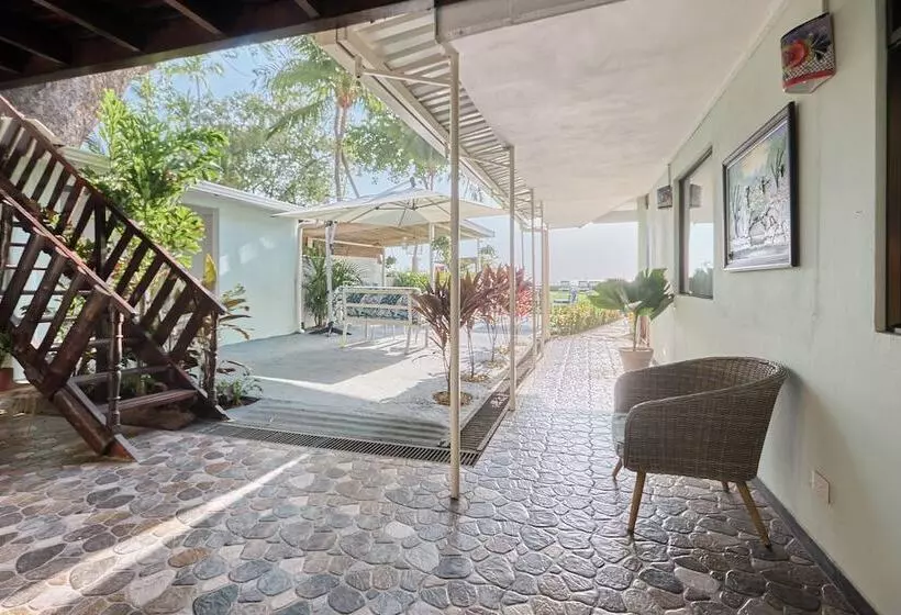 Hotelli Perla De La Playa Beachfront