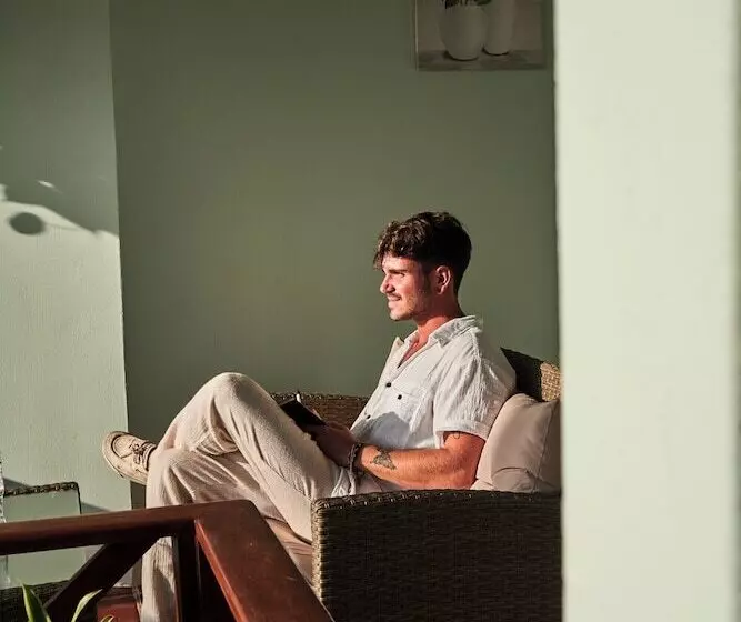 Hotelli Perla De La Playa Beachfront