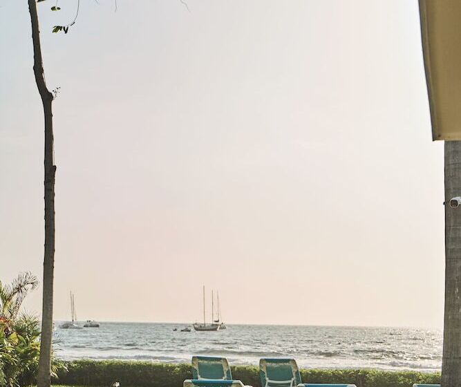 هتل Perla De La Playa Beachfront