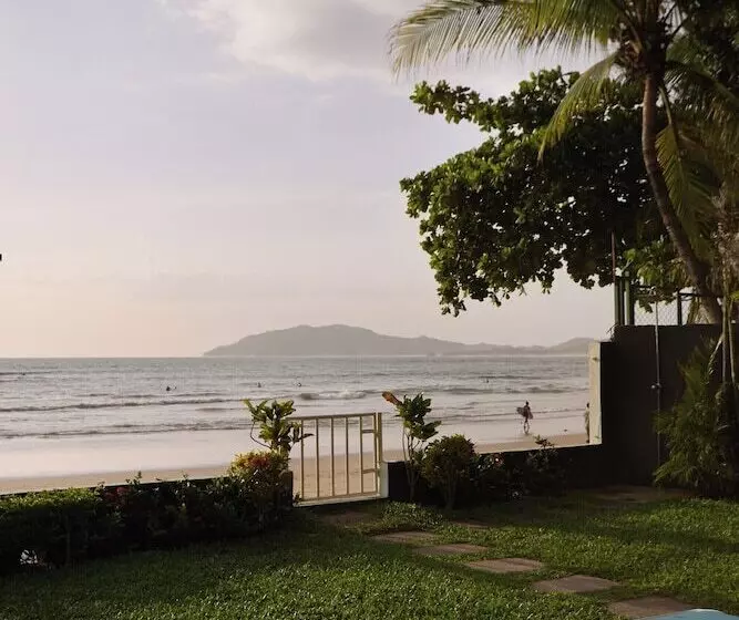 Hotelli Perla De La Playa Beachfront