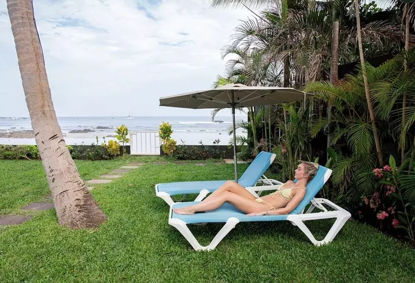 Hotelli Perla De La Playa Beachfront