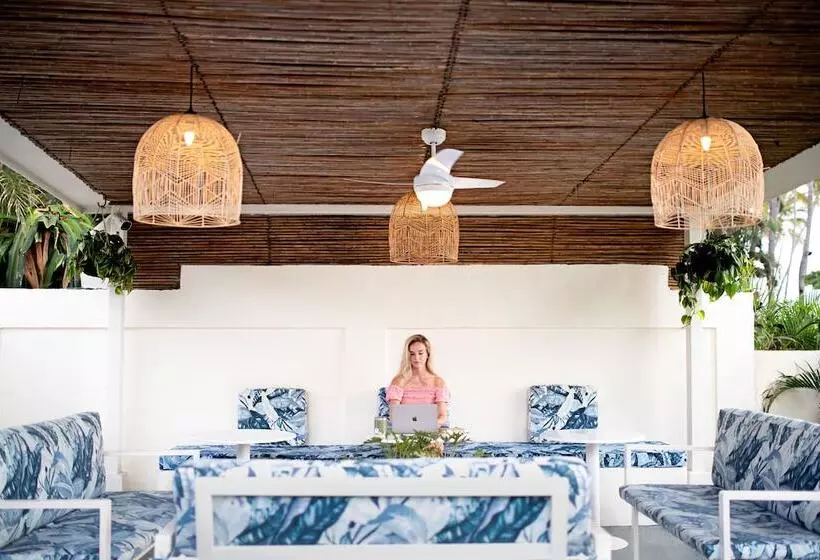 Hotelli Perla De La Playa Beachfront