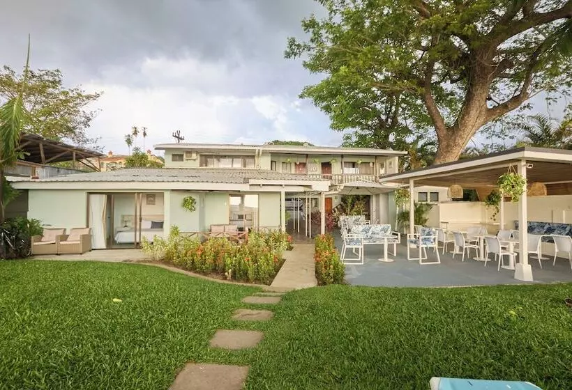 Hotelli Perla De La Playa Beachfront