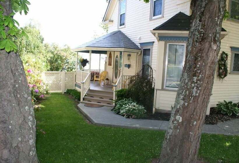 A Boat To Sea Bed & Breakfast