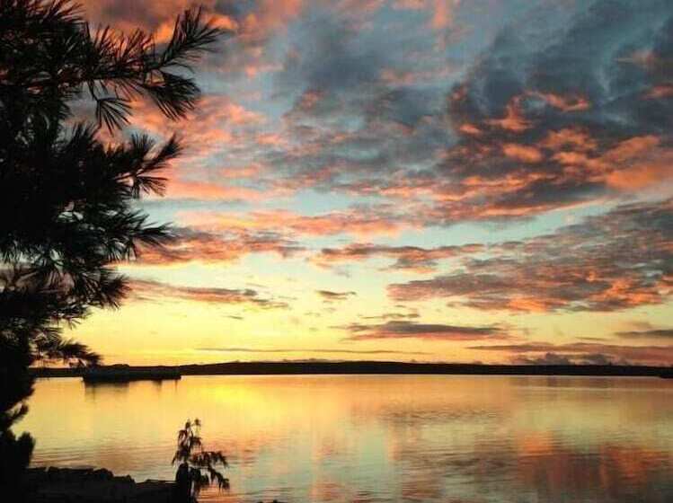 A Boat To Sea Bed & Breakfast