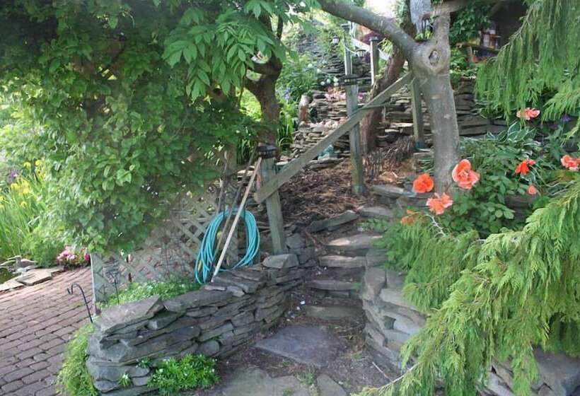 A Boat To Sea Bed & Breakfast