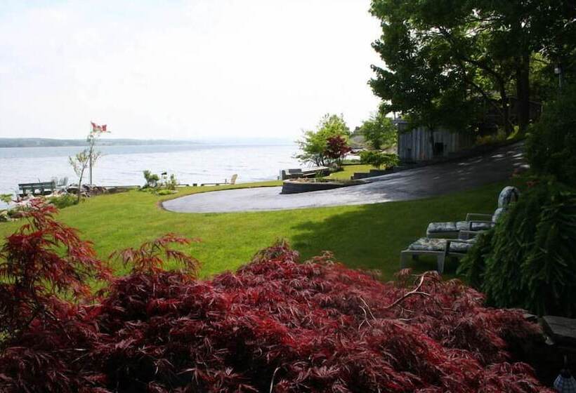 A Boat To Sea Bed & Breakfast