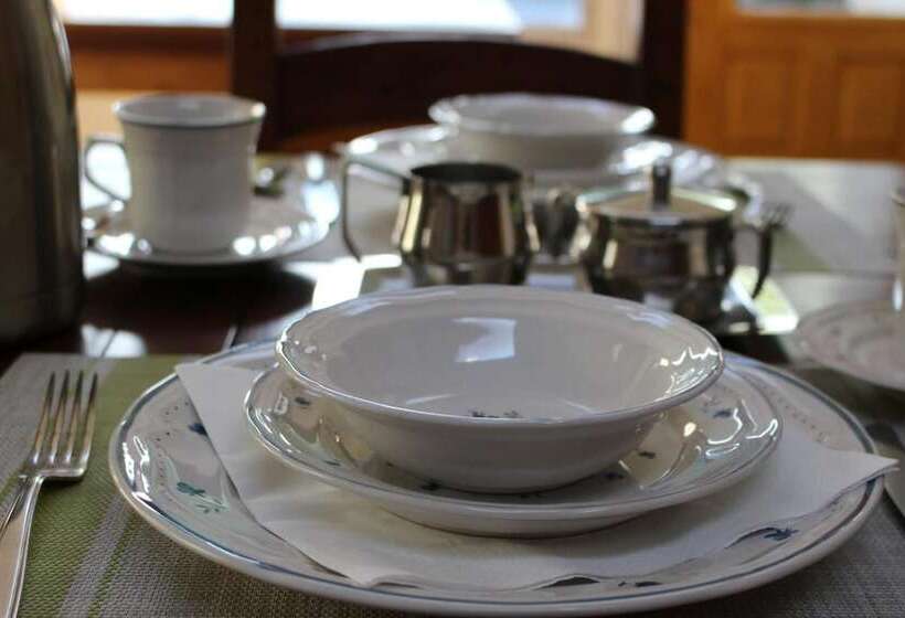 تختخواب و صبحانه Hilltops