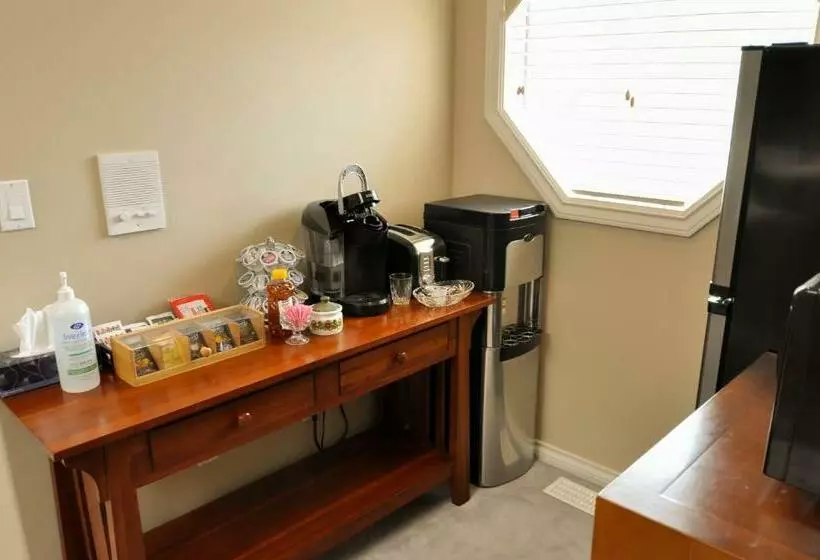 Cornerstone Bed And Breakfast