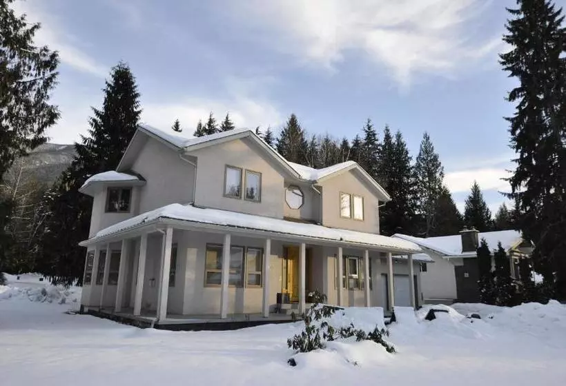 Cornerstone Bed And Breakfast