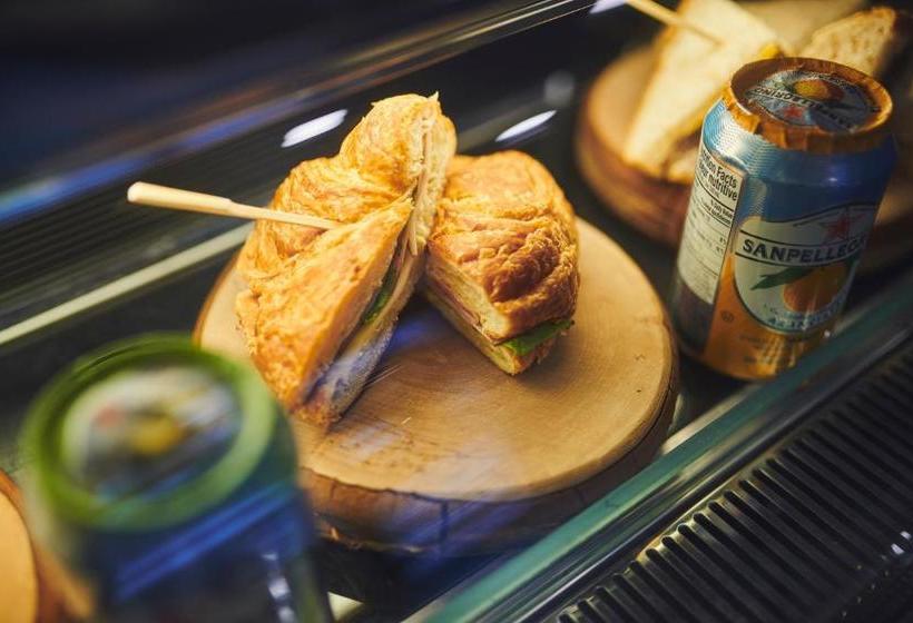 هتل The Luxus Boutique